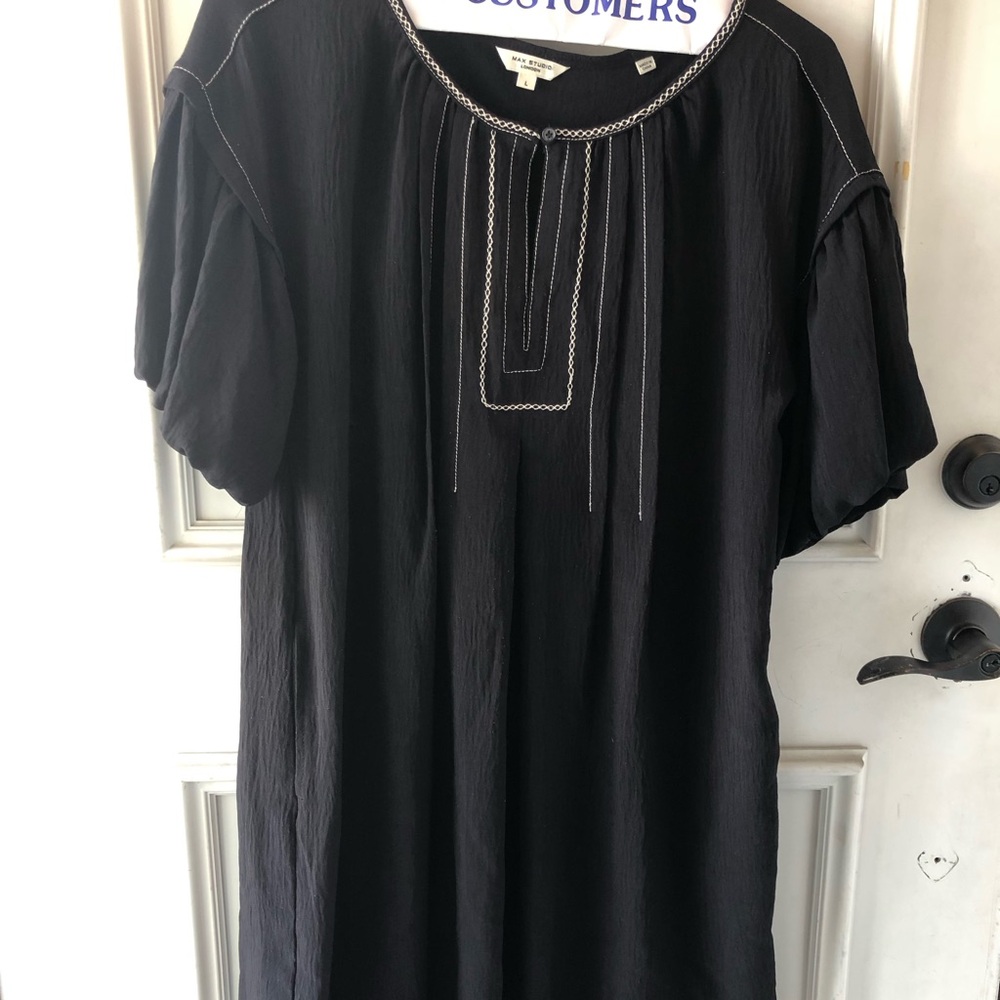 Max Studio Black Short-Sleeve Tunic with White Stitching Detail